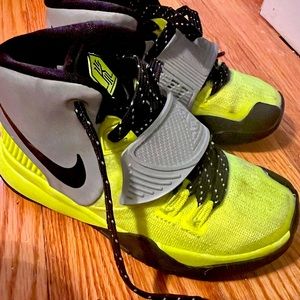 Boys size 12 US Kyrie Nike Sneaker.